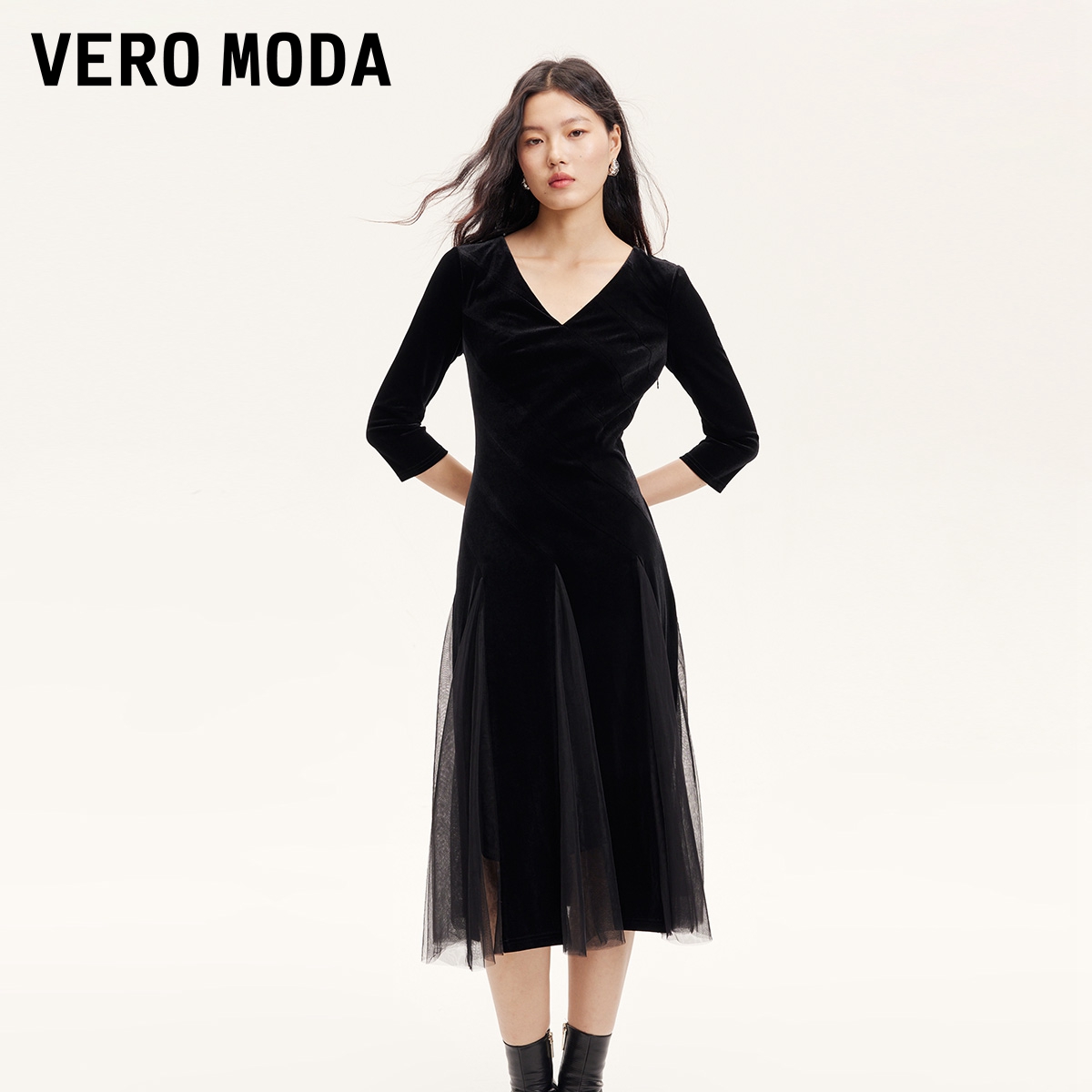 VERO MODA 连衣裙2024秋冬新款丝绒裙拼接网纱显瘦小黑裙优雅气质 447.3元（需