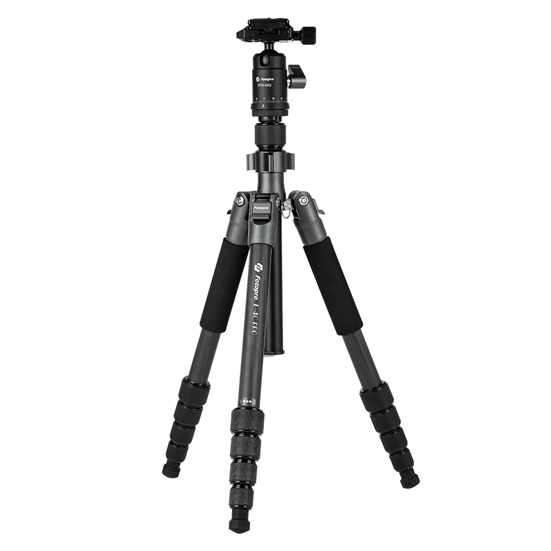 PLUS會員：富圖寶（Fotopro）E-4 C PRO+42QJ 便攜碳纖維三腳架 303.54元（需領券）
