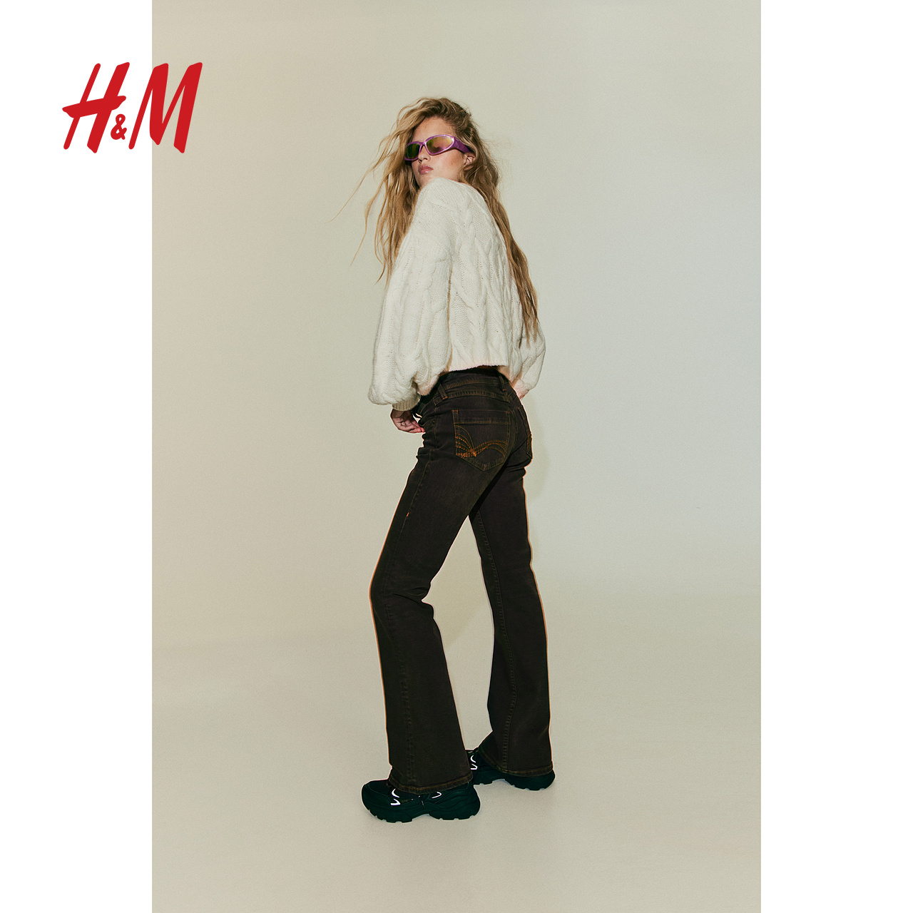 H&M HM女装牛仔裤时尚舒适微弹修身低腰喇叭长裤1183498 110.5元