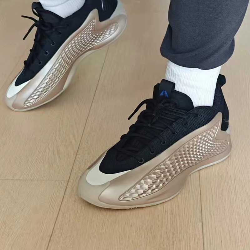 adidas 阿迪達斯 男女ANTHONY EDWARDS 1 LOW籃球鞋 JQ6140 338.7元（需用券）