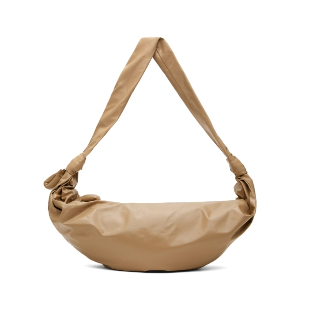 張婧儀同款！LEMAIRE 駝色大號 Soft Croissant 單肩包 6折 $792（約5715.15元）