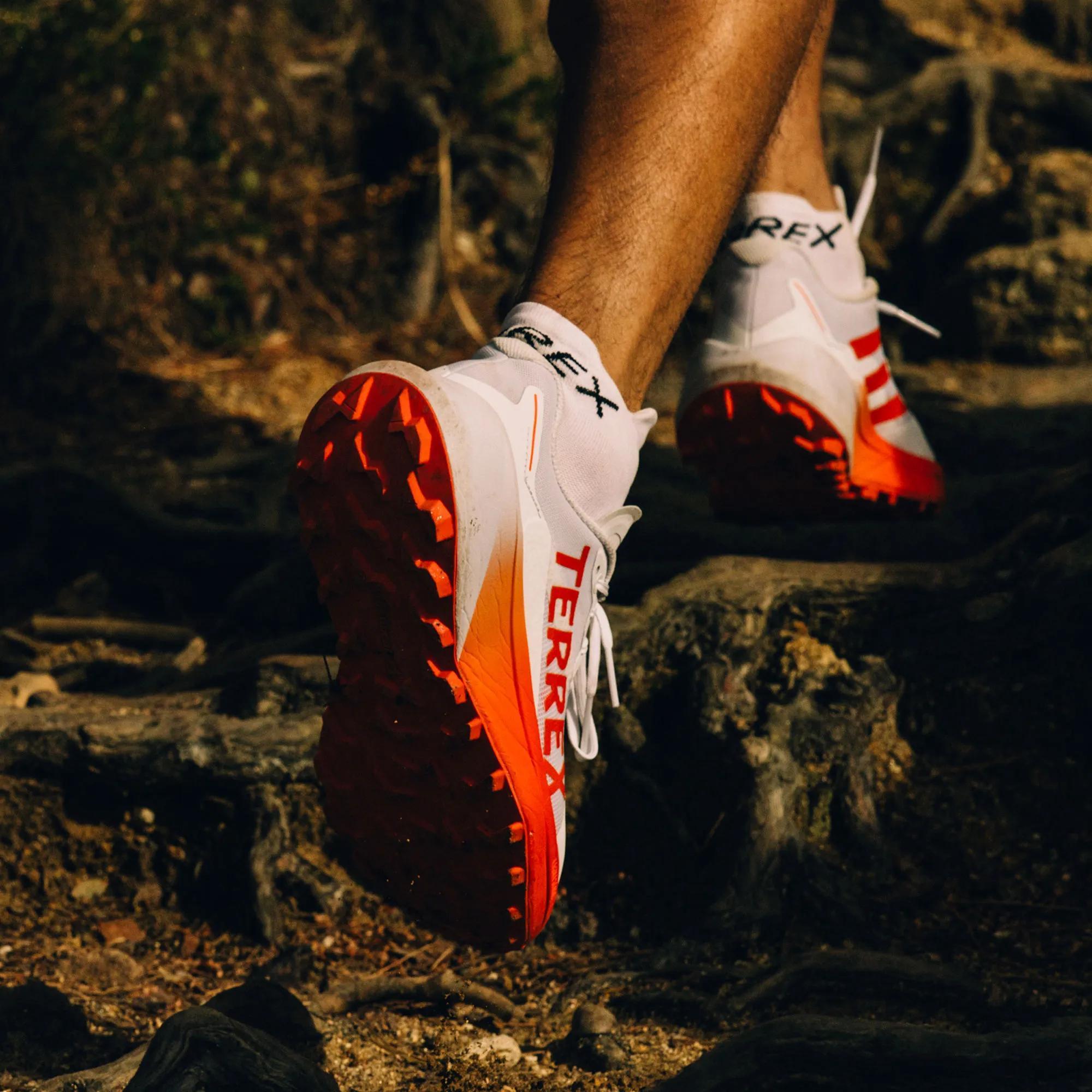 adidas AGRAVIC 男款越野跑鞋 JI0951 252元