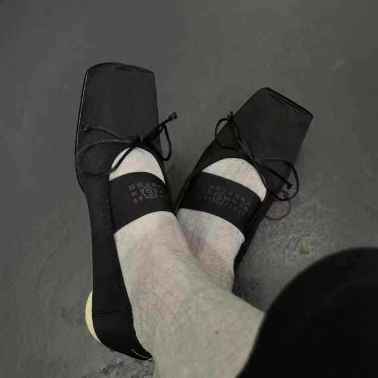 MM6 Maison Margiela 方頭芭蕾鞋 6.3折 $329（約2370.77元）