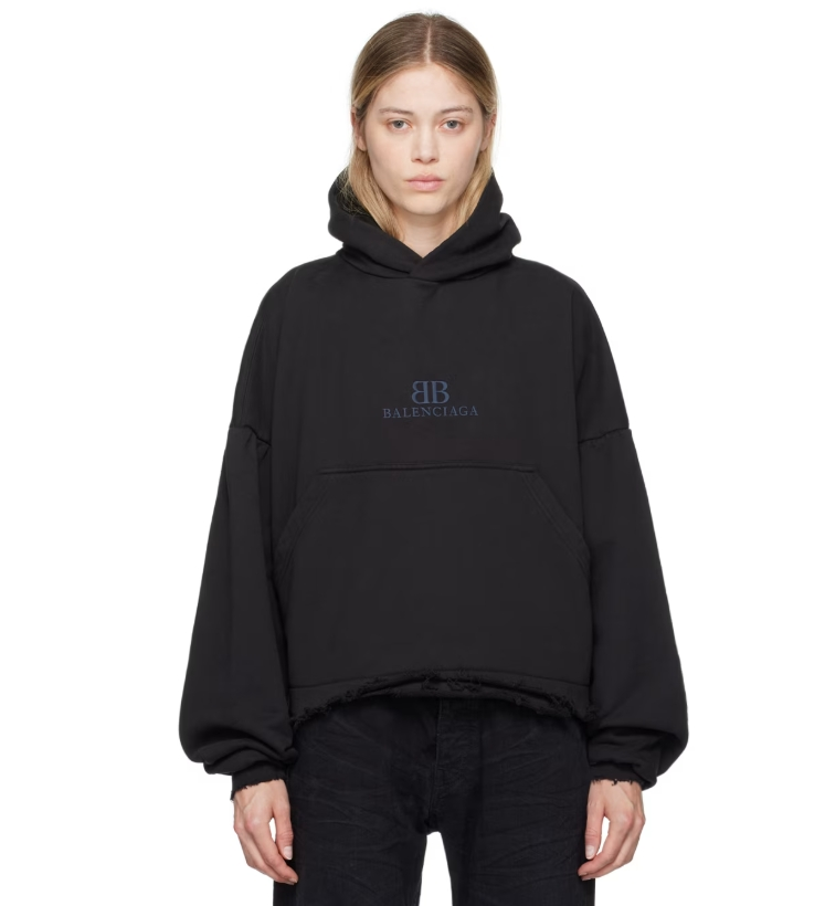 Balenciaga Black Distressed 連帽衫 7折 $833（約6009.76元）