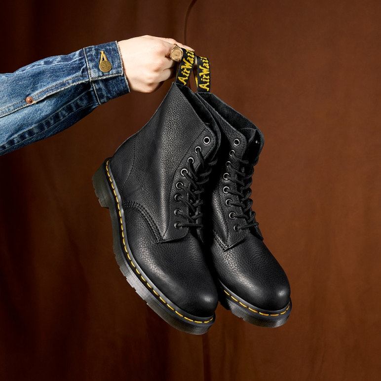 SSENSE：Dr. Martens 潮鞋熱賣 瑪麗珍鞋$72 涼鞋$104 低至5折