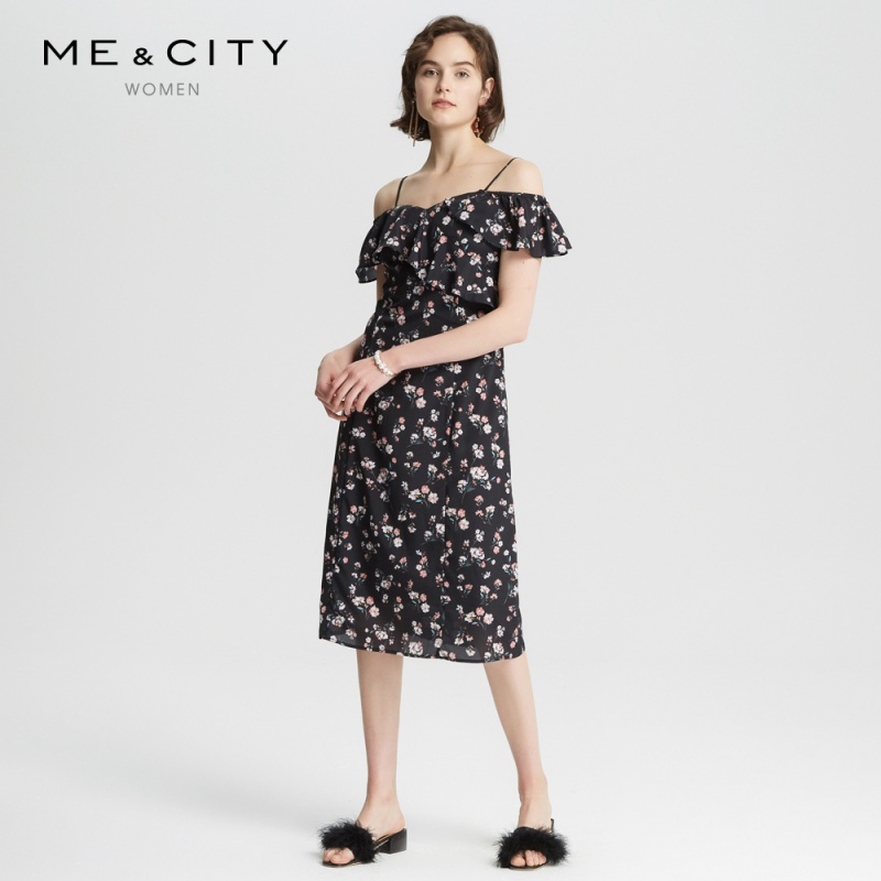 MECITY [2件2.5折价:166.3,可叠加199减30]MECITY女装印花吊带一字领连衣裙 119.95元