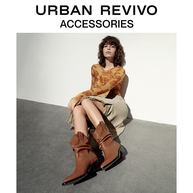 URBAN REVIVO 2024女士复古堆褶尖头靴子UAWS40002 234.5元