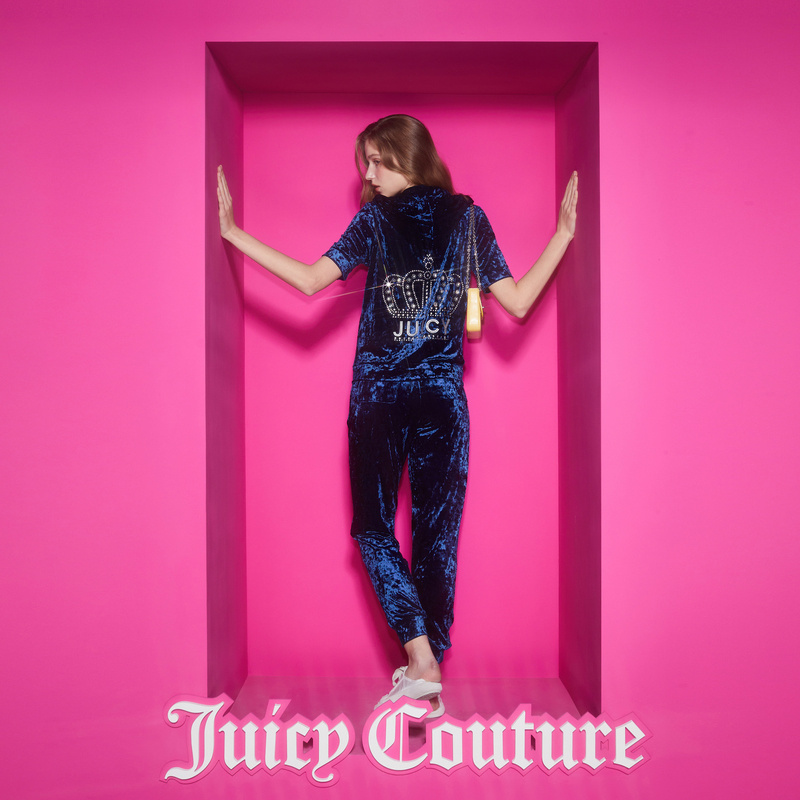 Juicy Couture 橘滋 23新款奢华系列皇冠烫钻logo银丝绣丝绒女外套 192.2元