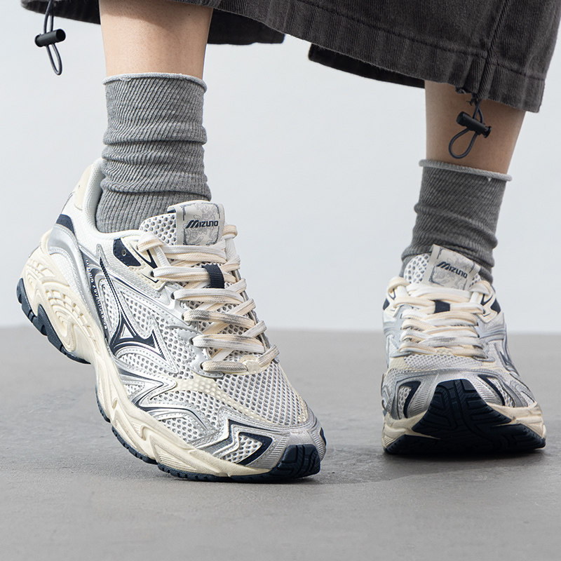 美津浓 ADVENTURE V2 通用款跑步鞋 D1GH2503 598.1元