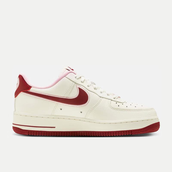 NIKE 耐克 红丝绒奶油蛋糕配色 AIR FORCE 1 女子休闲运动鞋 FD4616-161