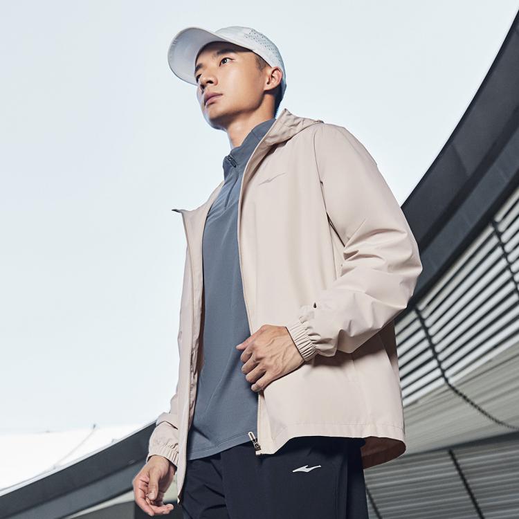 鸿星尔克 男款户外风衣 109元