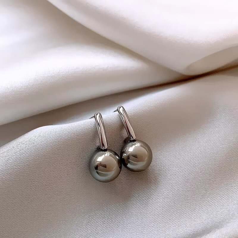 Trendolla 感灰色珍珠金属耳钉女法式复古韩国个性简约气质高亮珍珠耳环 20.9