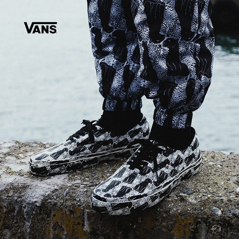 新品发售:VANS 范斯 OPENING CEREMONY联名 VN0A348A43M 男女款低帮帆布鞋 639元包邮(图2) 新品发售:VANS 范斯 OPENING CEREMONY联名 VN0A348A43M 男女款低帮帆布鞋 639元包邮(图2)