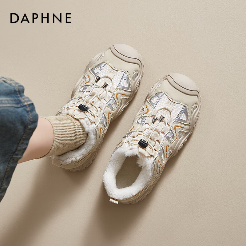 PLUS会员：达芙妮 厚底登山鞋女2025冬季加绒运动雪地靴轻便防滑东北棉鞋 杏