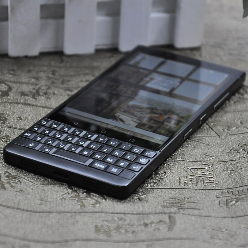 BlackBerry 黑莓 KEY2 全键盘双卡K2全网4G商务个性情怀安卓手机 3841.15元（需用