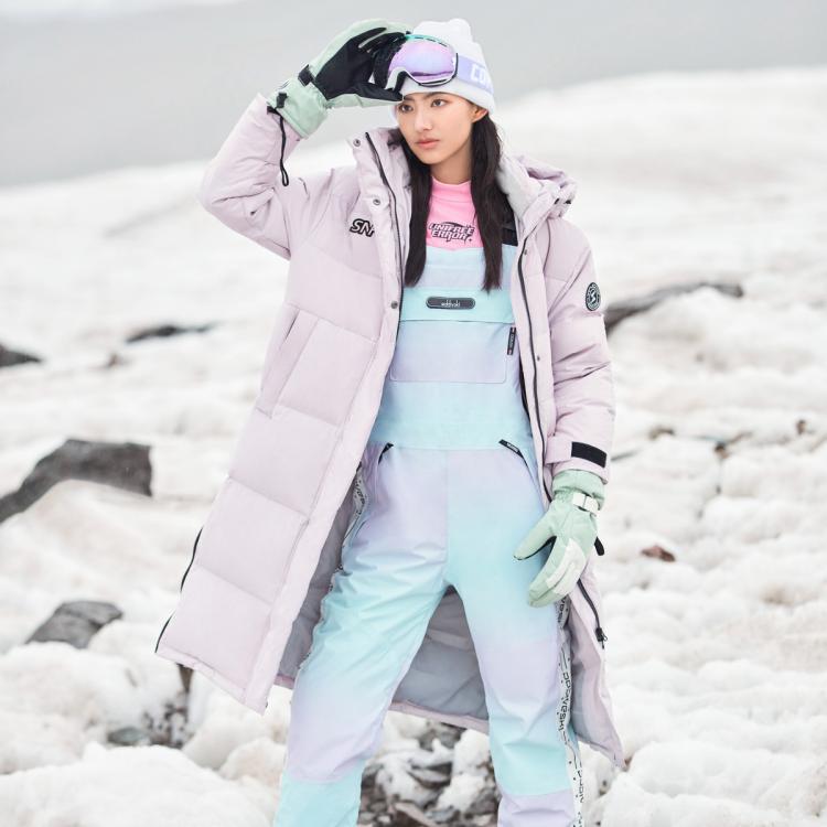 雪中飞 女式羽绒服23冬季新款精美袖标长款加厚廓形外套 459元