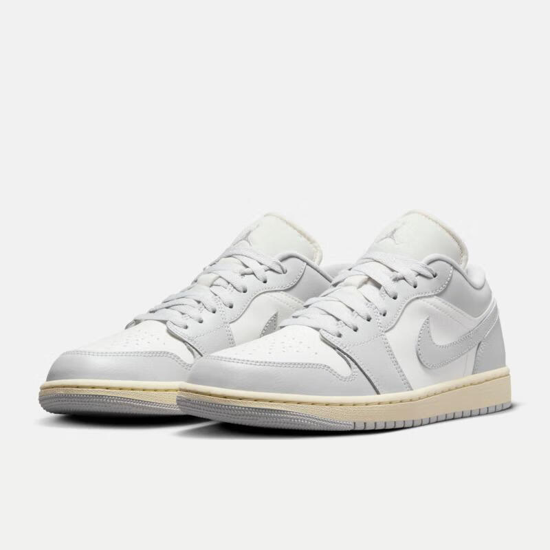 20点开始：NIKE 耐克 Air Jordan 1 Low 刺绣板鞋 DC0774-103 403.5元包邮（需用券）