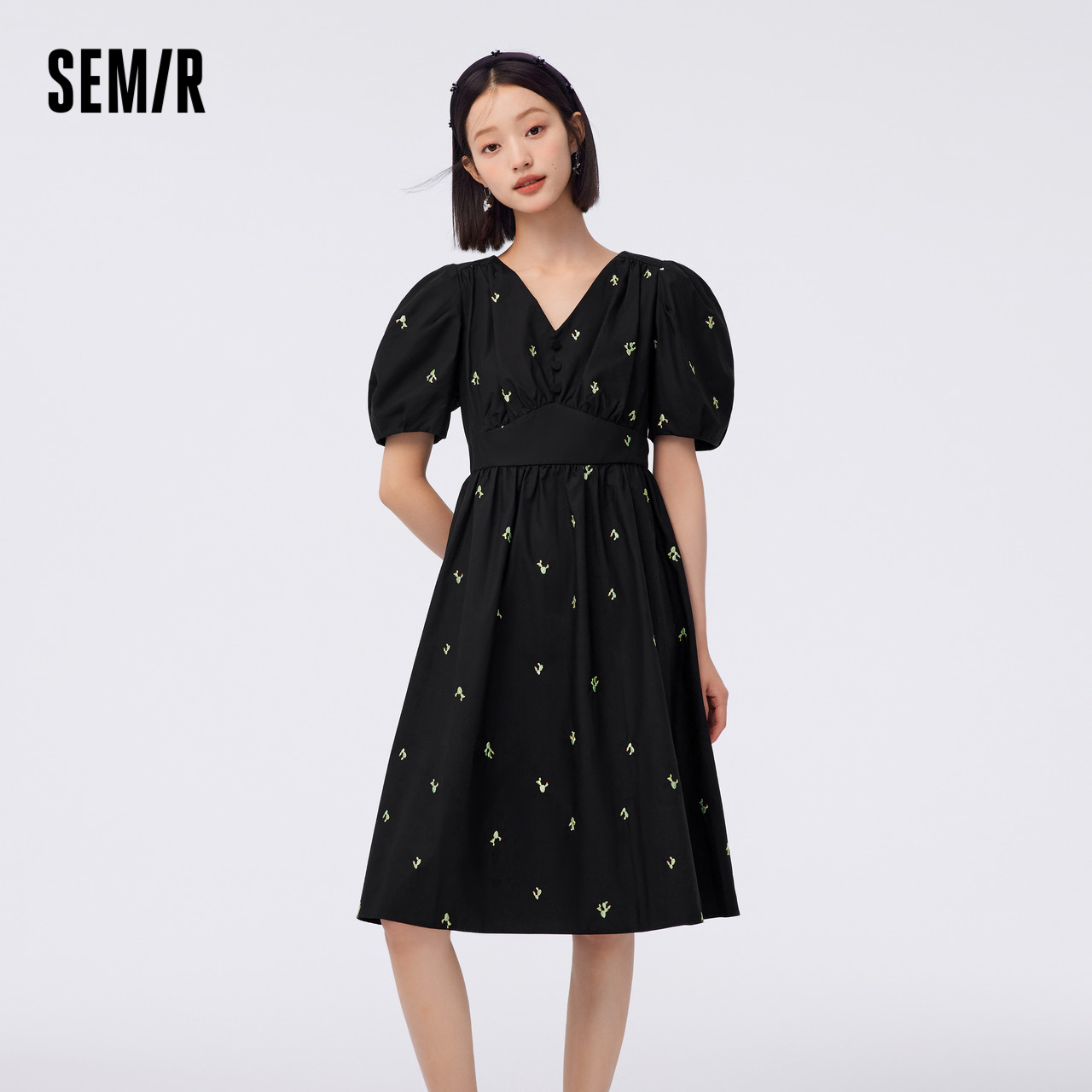 Semir 森马 连衣裙女泡泡袖V领收腰优雅气质夏季小众森系重工绣花中长裙 49