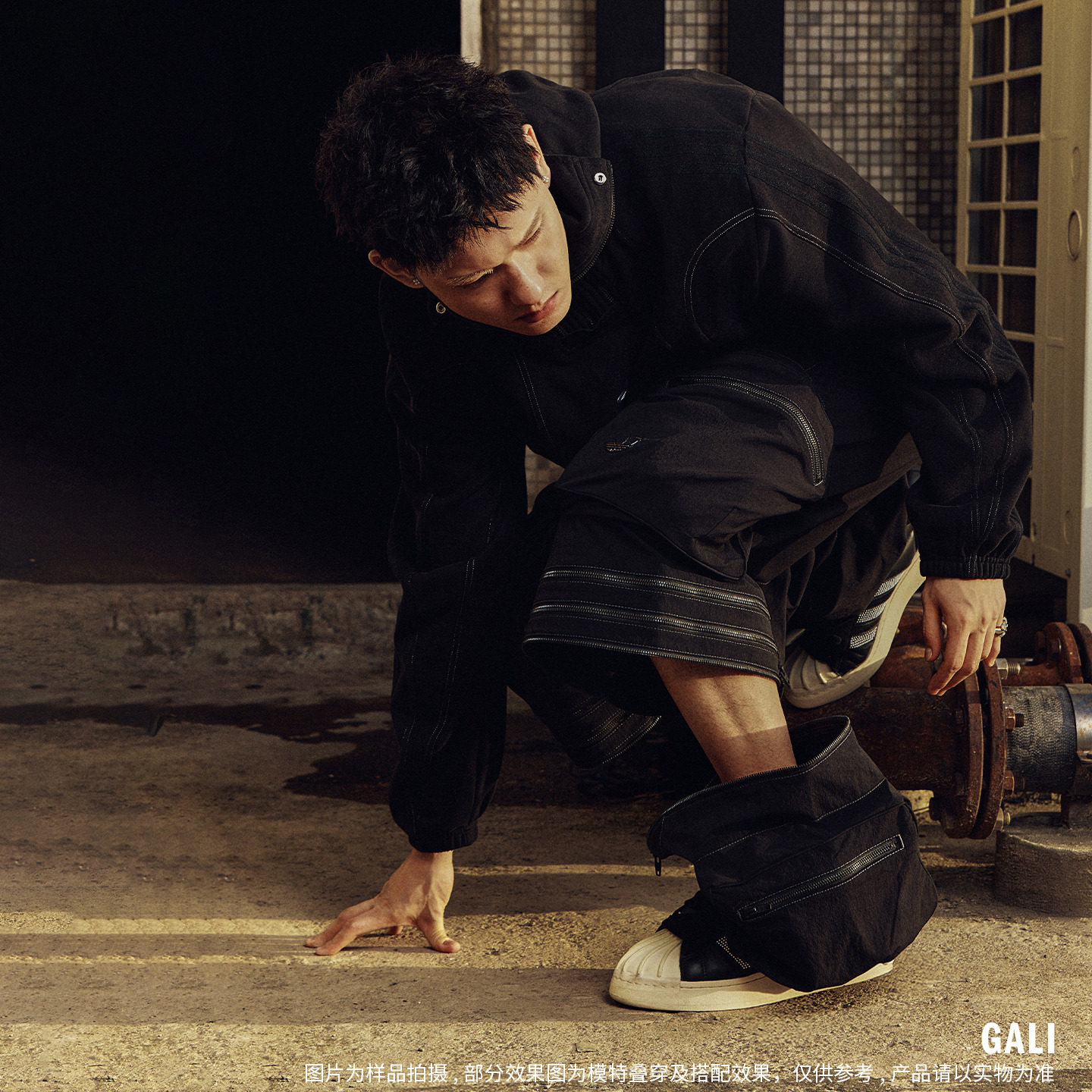 移动端：adidas 经典中性工装裤2025Oct-P8138-HL 1599元（淘金币可抵15.99元起）