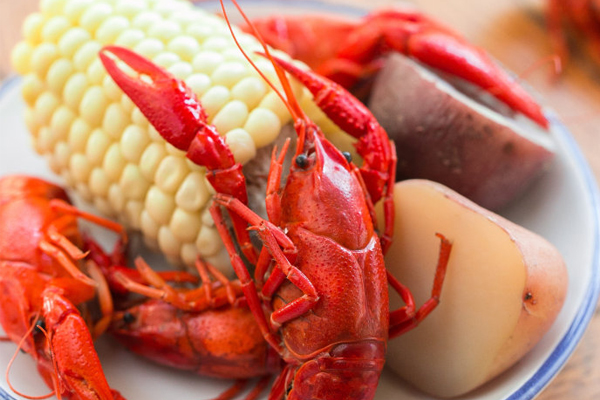 在美国一提到crawfish(小龙虾的英文名)就会想到cajun spices,这种