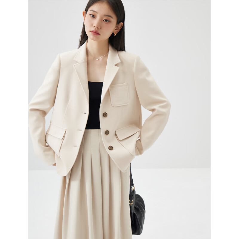 自巧 小个子奶白色时髦西装半裙套装女2024春装新款平驳领西服外套 104.5元