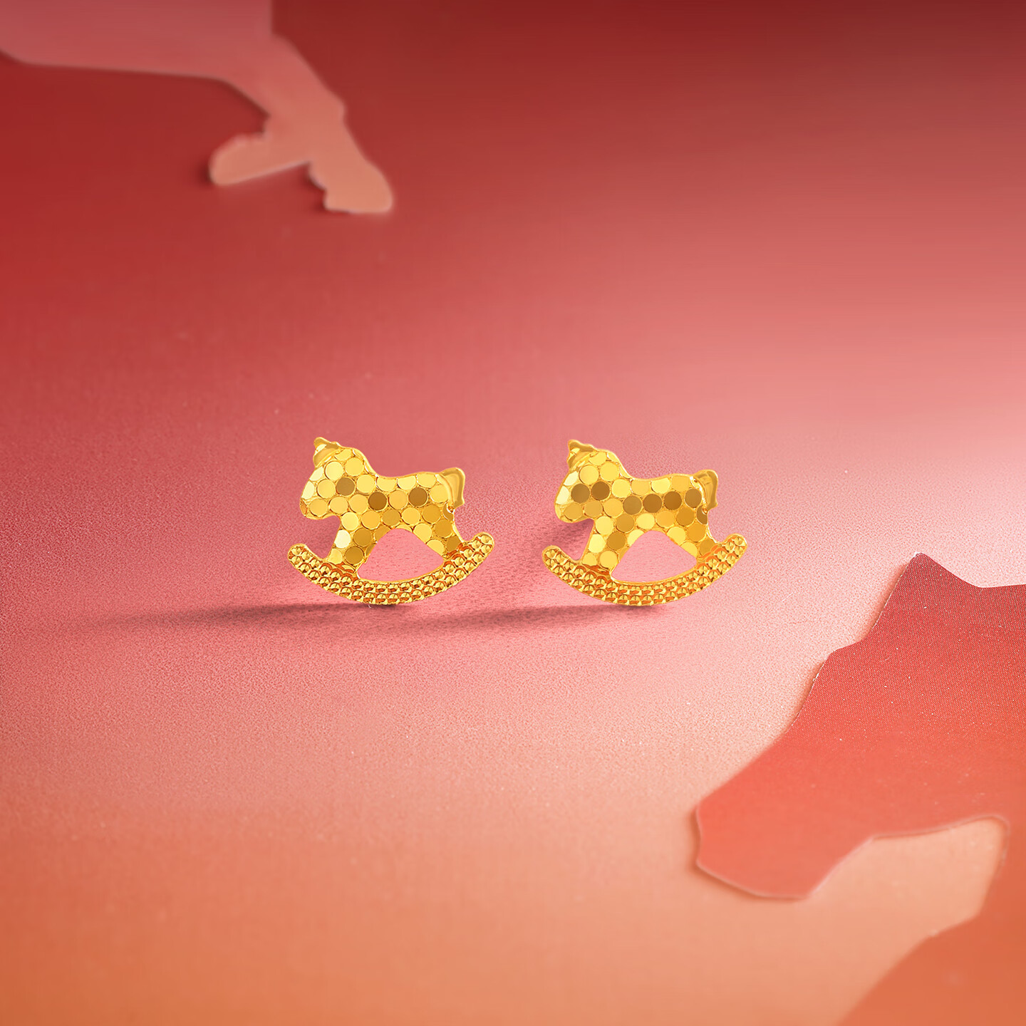 周六福 黄金耳钉 生肖马 金彩木马 计价A0923805 一对 约1.03g 1276元