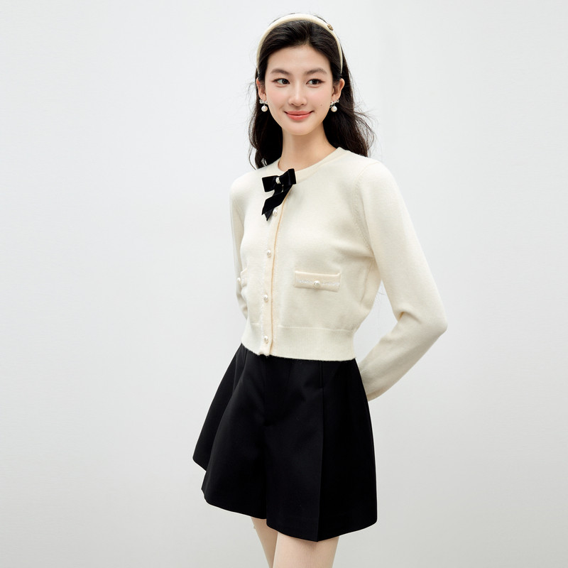 移动端：秋水伊人 女士针织衫 626112B342011 249元（淘金币可抵11.13元起）