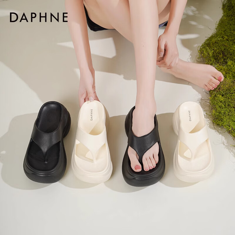 达芙妮 厚底人字拖鞋女 小个子增高防滑沙滩凉拖 49.9元(需领券)