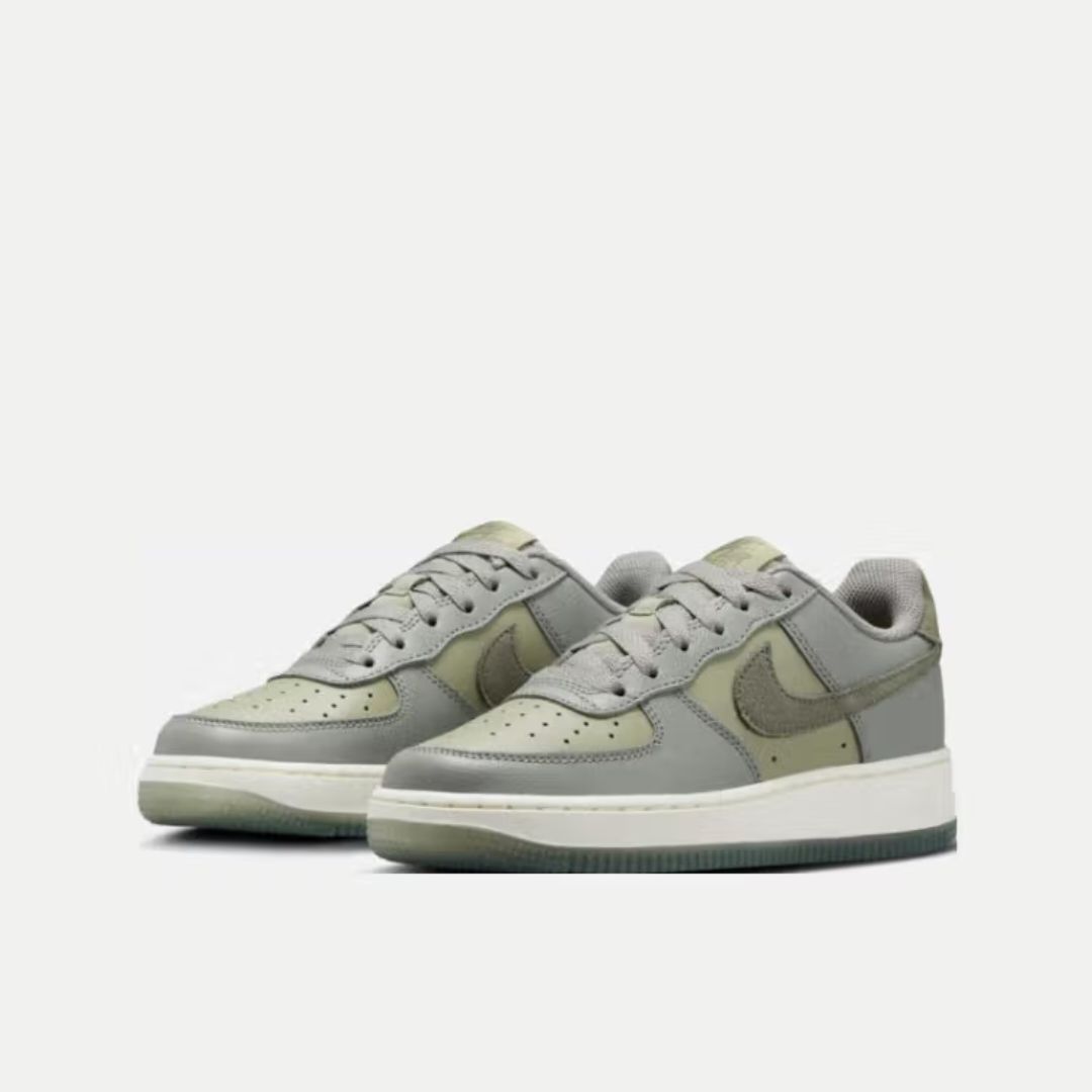 plus会员:耐克NIKE AIR FORCE 1 LV8 4 (GS) FQ6948-001 35.5 382.08元包邮