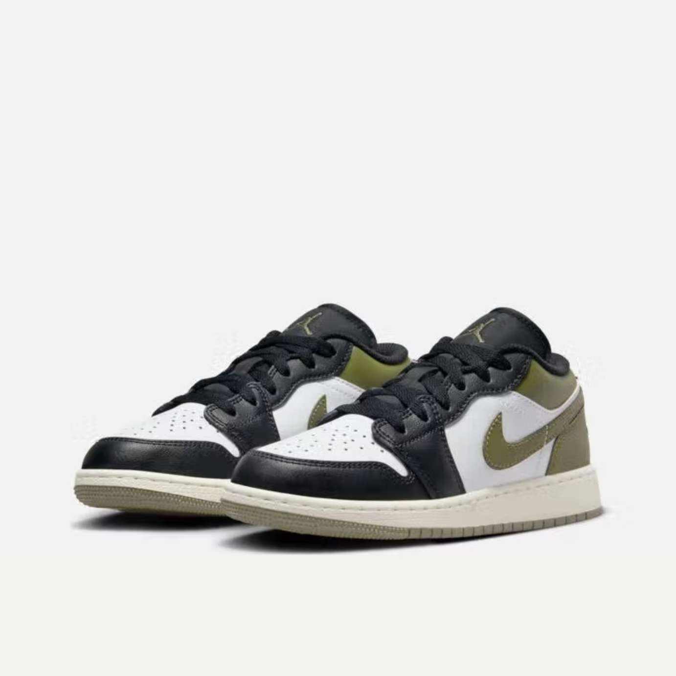 耐克 AIR JORDAN 1 LOW AJ1 运动鞋 情人节礼物 553560-092 384.45元（需领券）