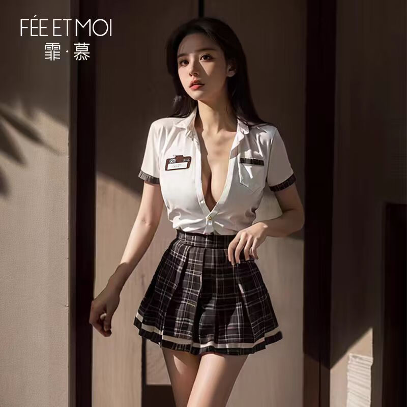 Fee et moi 霏慕 情趣jk制服学院风套装（领带+上衣+校牌+百褶裙+T裤） ￥68