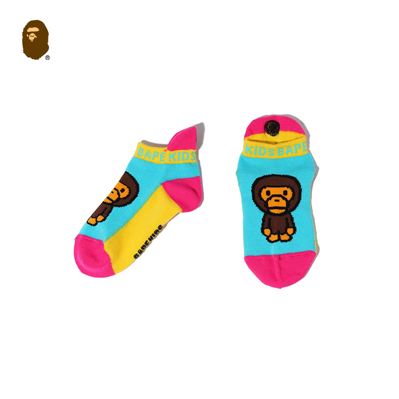 BAPE 配饰卡通BABY MILO字母刺绣撞色提花短袜383609G 100元