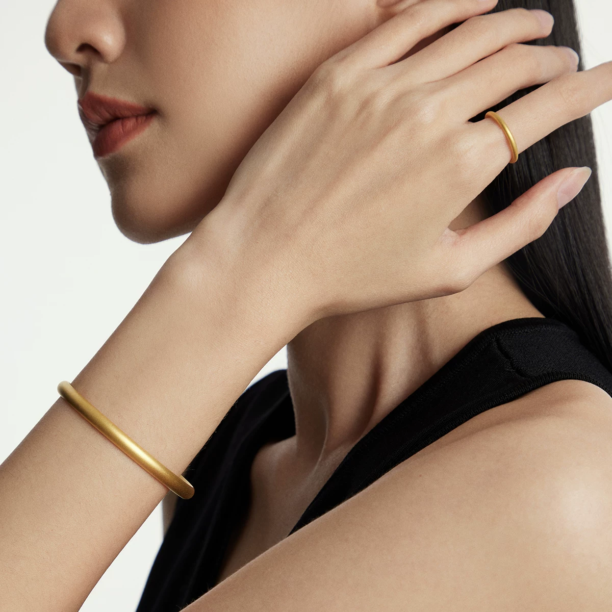 周大福 足金素圈手镯 56mm 约15.04克 EOF1419 17557.36元 - 线报酷