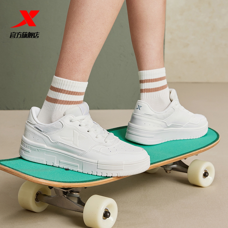 特步 女鞋年春季新款白色板鞋女低帮厚底小白鞋运动透气休闲鞋官方 69元