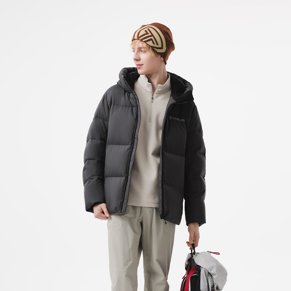 坦博尔 云舞泡芙 男子加厚保暖运动羽绒服 TA5550375D 403.18元（需用券）