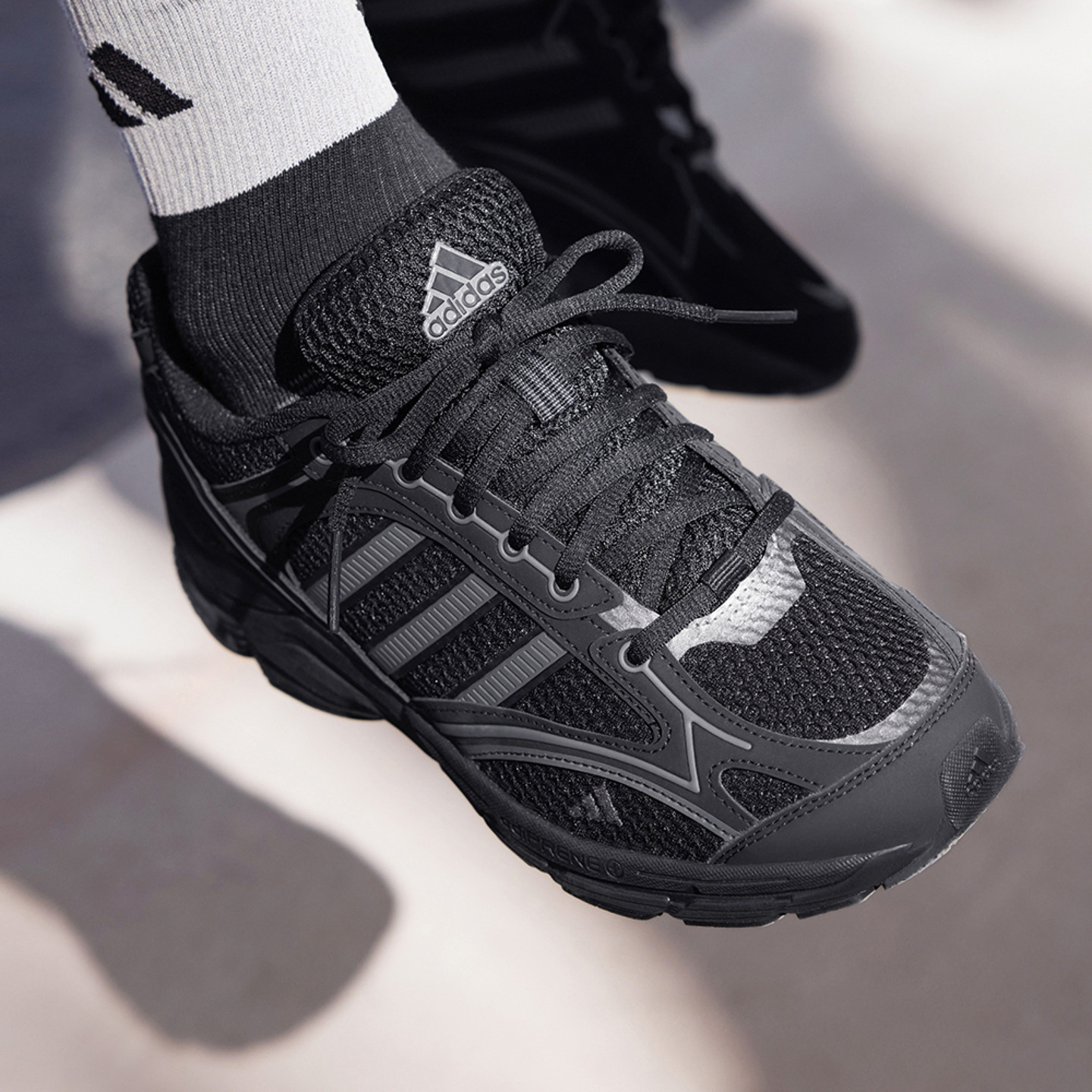 adidas 阿迪达斯 SPIRITAIN 2.0 男女通用休闲运动鞋 NLM50-2024A 339元