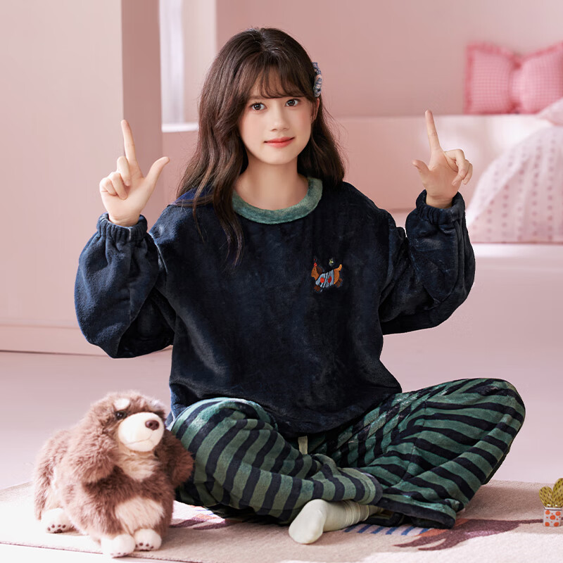 映棠 秋冬加厚卡通套装腊肠狗 36.94元