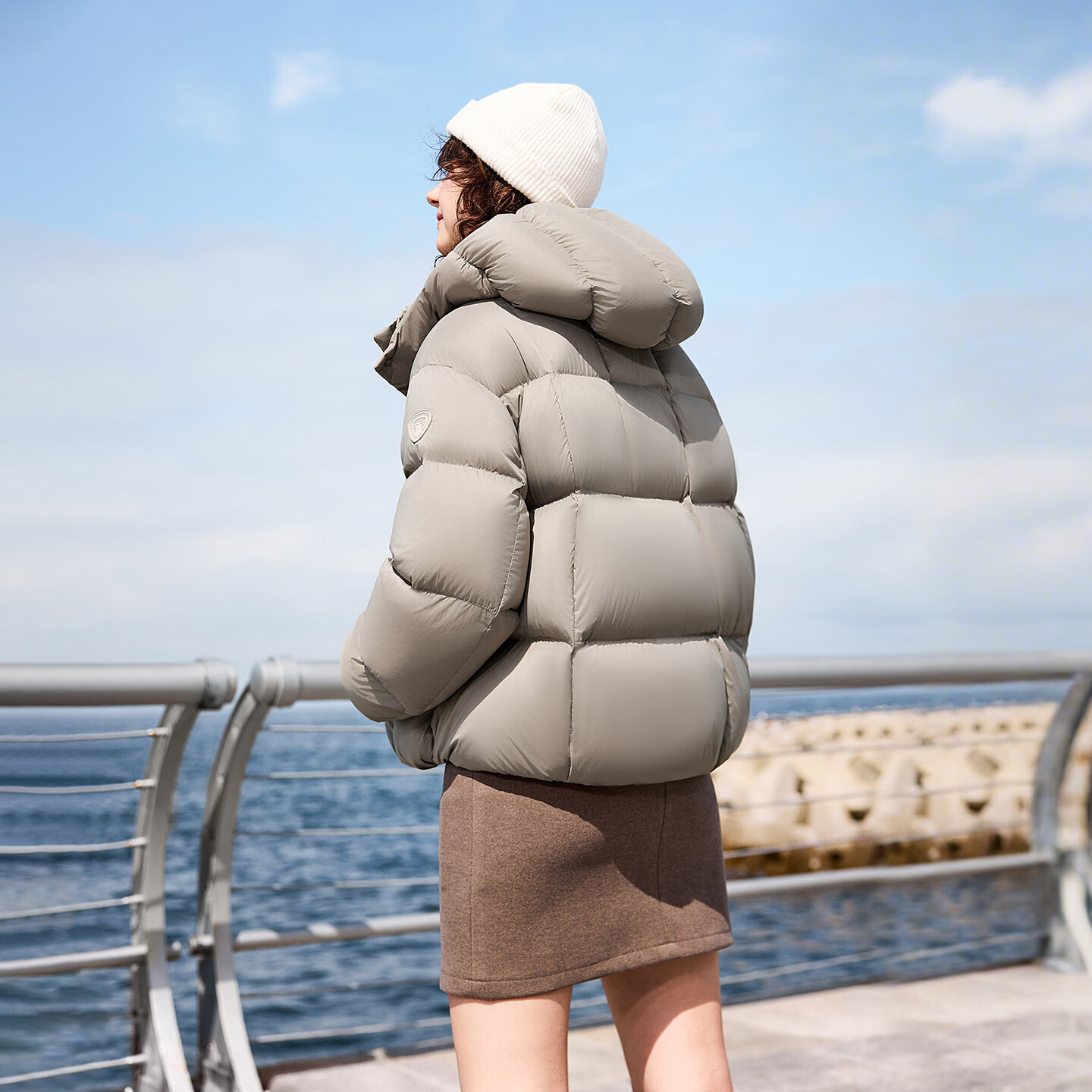 坦博尔 泡芙短款羽绒服女可脱卸帽 353.09元（需用券）