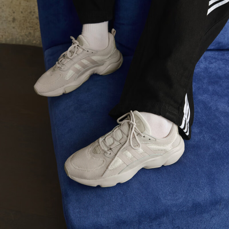 PLUS会员：adidas 阿迪达斯 增嗨鞋 HAIWEE运动复古老爹鞋 男女同款 210.8元/件包