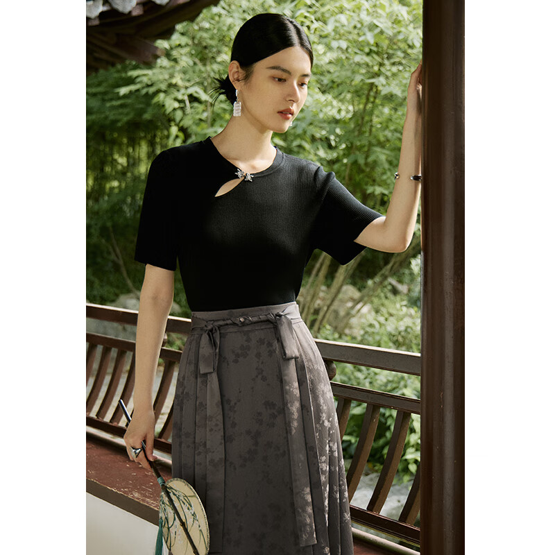 独束 大码女装简约新中式短袖T恤夏装新款气质轻国风百搭黑色上衣 84.5元