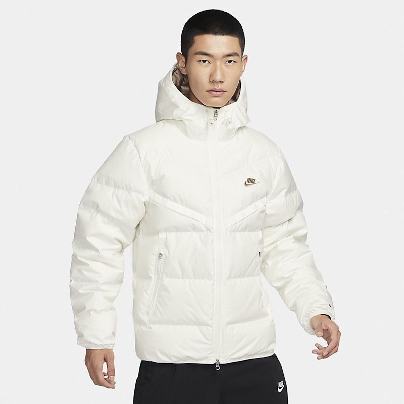 NIKE 耐克 纯色Logo标识休闲连帽羽绒服 男款 白色 FZ1103-133 952元（需用券）