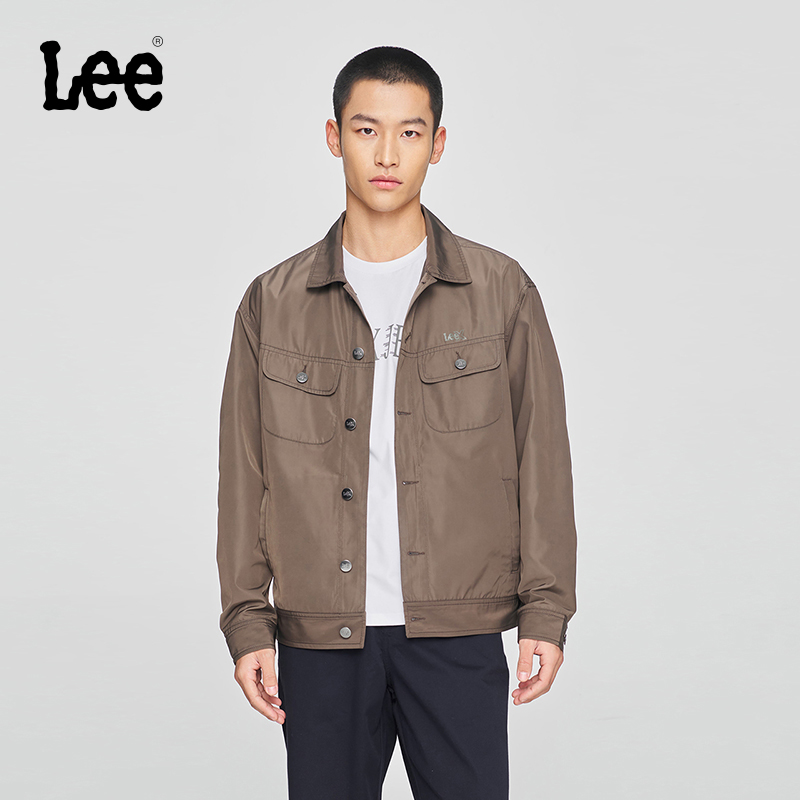 Lee 25早春新品舒适版翻领小Logo印花棕色男尼龙骑士夹克外套休闲 724.85元