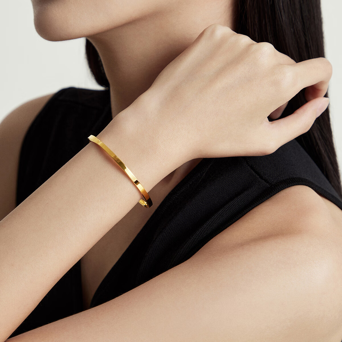 周大福 简约光圈黄金实心手镯 54mm 24.89g EOF731 38412.04元