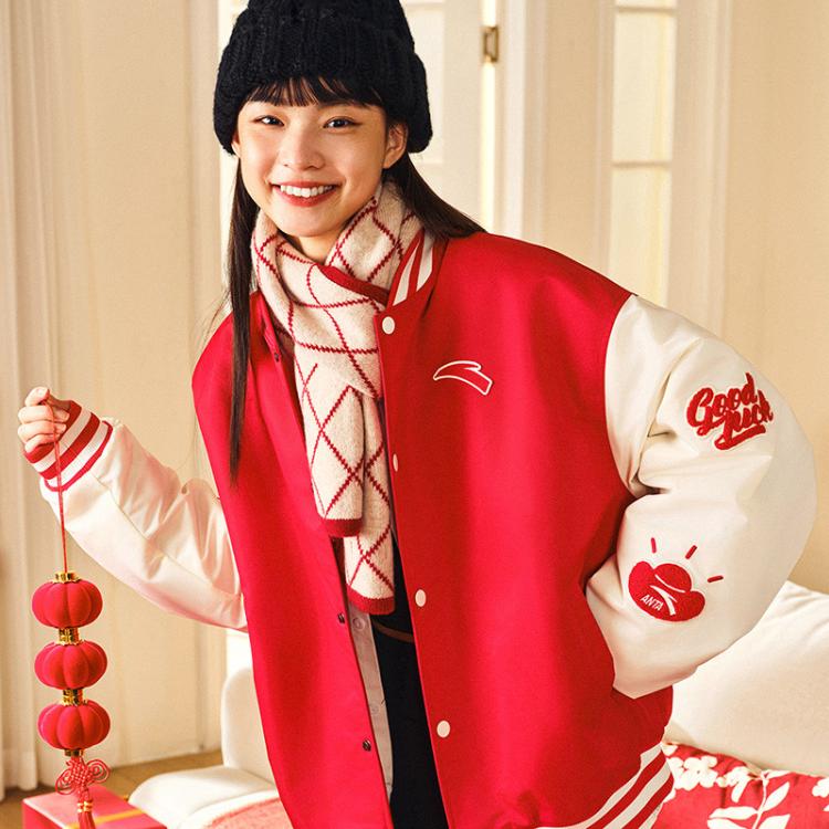 安踏 防泼水新年红色喜庆棒球服棉服秋冬休闲男女上衣 159元