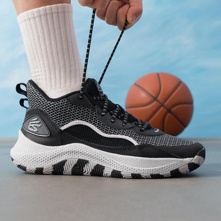 安德玛 CURRY 3Z 24 库里中帮篮球鞋 153元