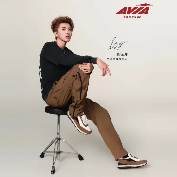 AVIA 爱威亚 900R 通用款休闲运动鞋 72410061 119元（需用券）