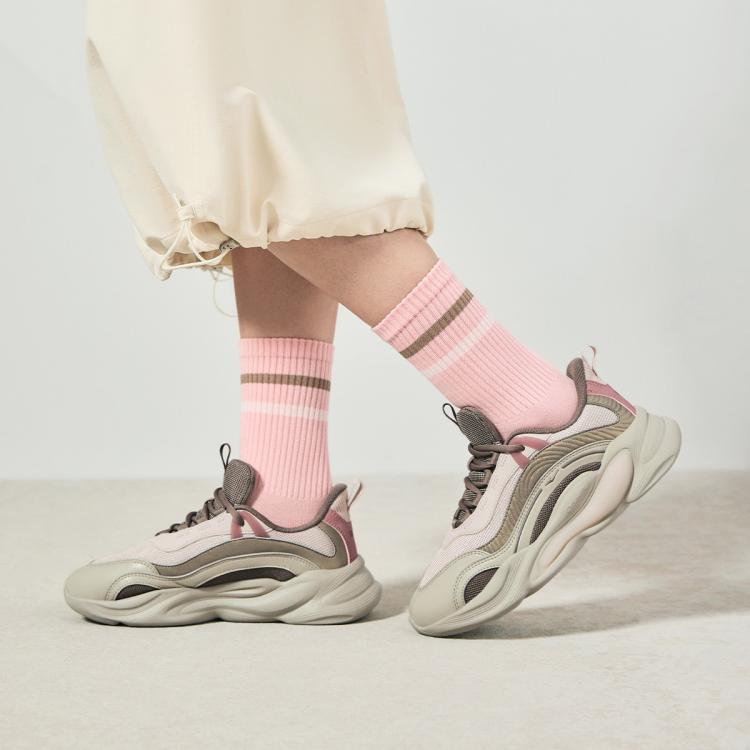 鸿星尔克 休闲鞋女鞋新款舒适面包鞋厚底老爹鞋软弹耐磨运动鞋未央 129元