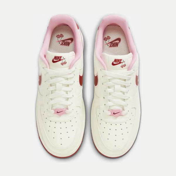 NIKE 耐克 红丝绒奶油蛋糕配色 AIR FORCE 1 女子休闲运动鞋 FD4616-161