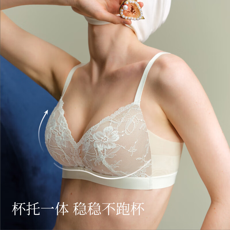 素肌良品 小花蕾奇妙杯无钢圈文胸罩 106元