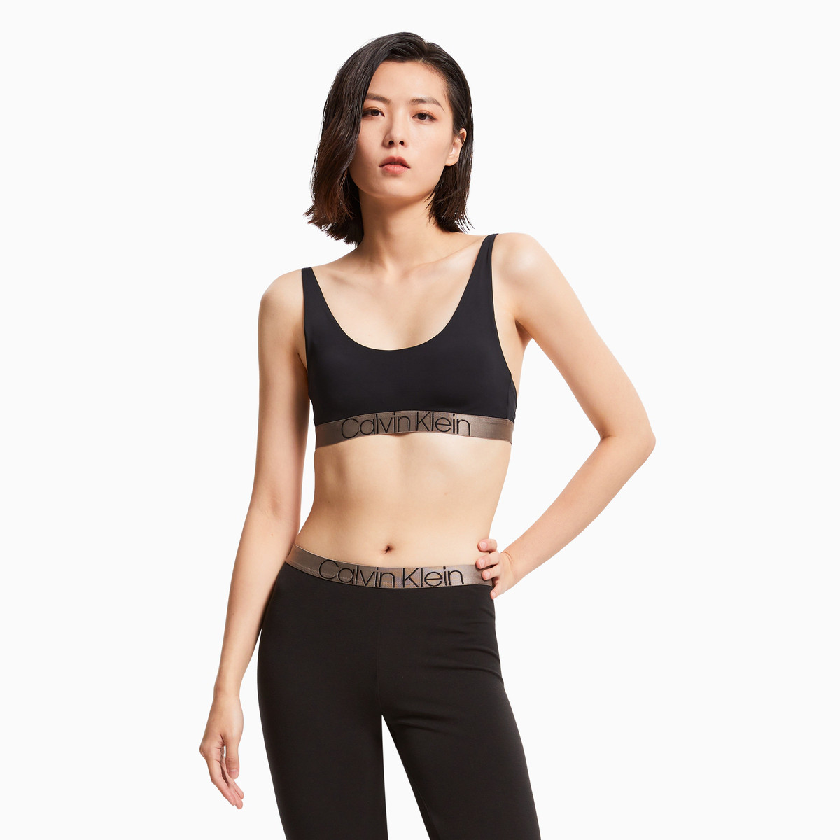 卡尔文·克莱恩 Calvin Klein 女士U型光泽围边无钢圈轻运动文胸 QF6325AD ￥147